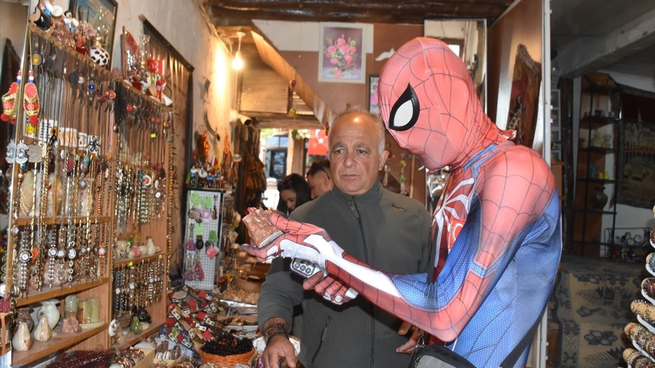 Örümcek Adam, Afyonkarahisar'da Çocuklarla Buluştu