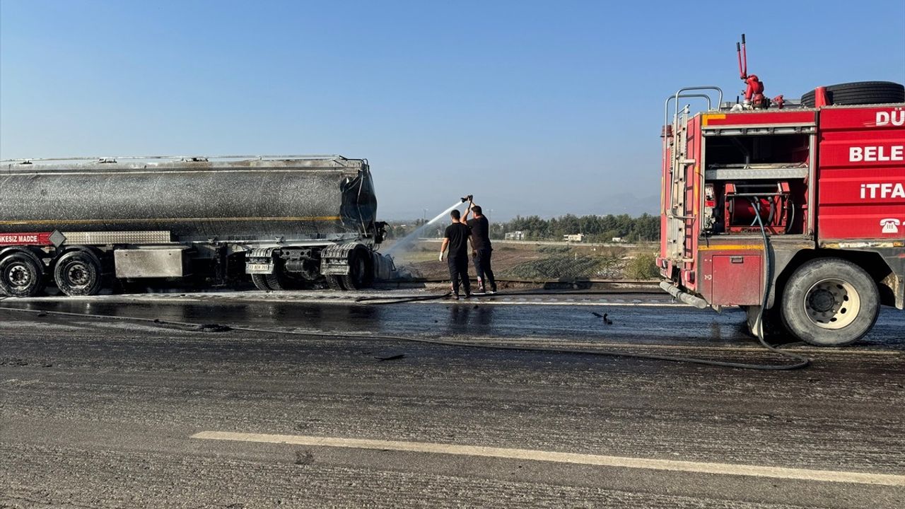 Osmaniye'de Yangın Çıkan Tankere Çarpan Diğer Tanker Devrildi