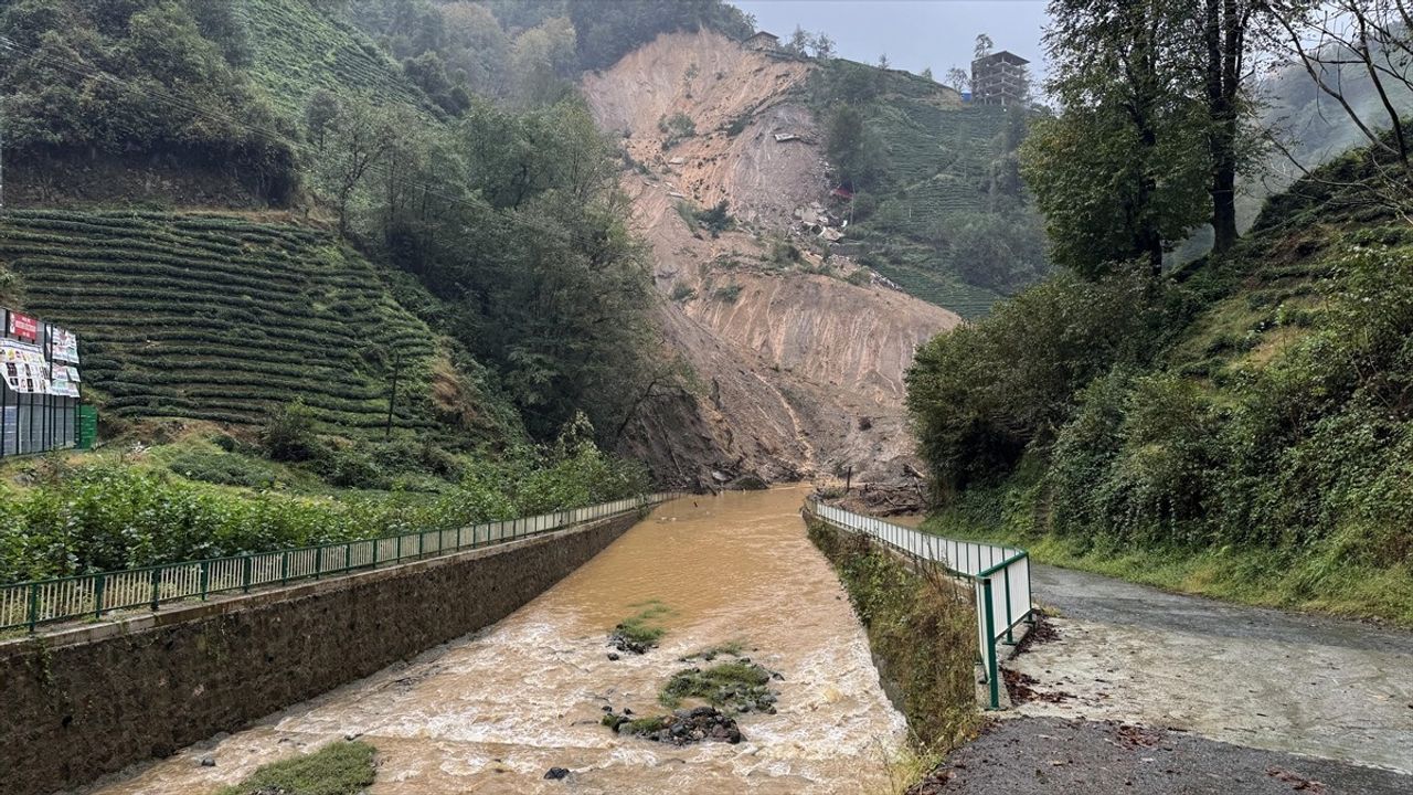 Rize'de Sağanak Yağışlar Heyelanları Tetikledi