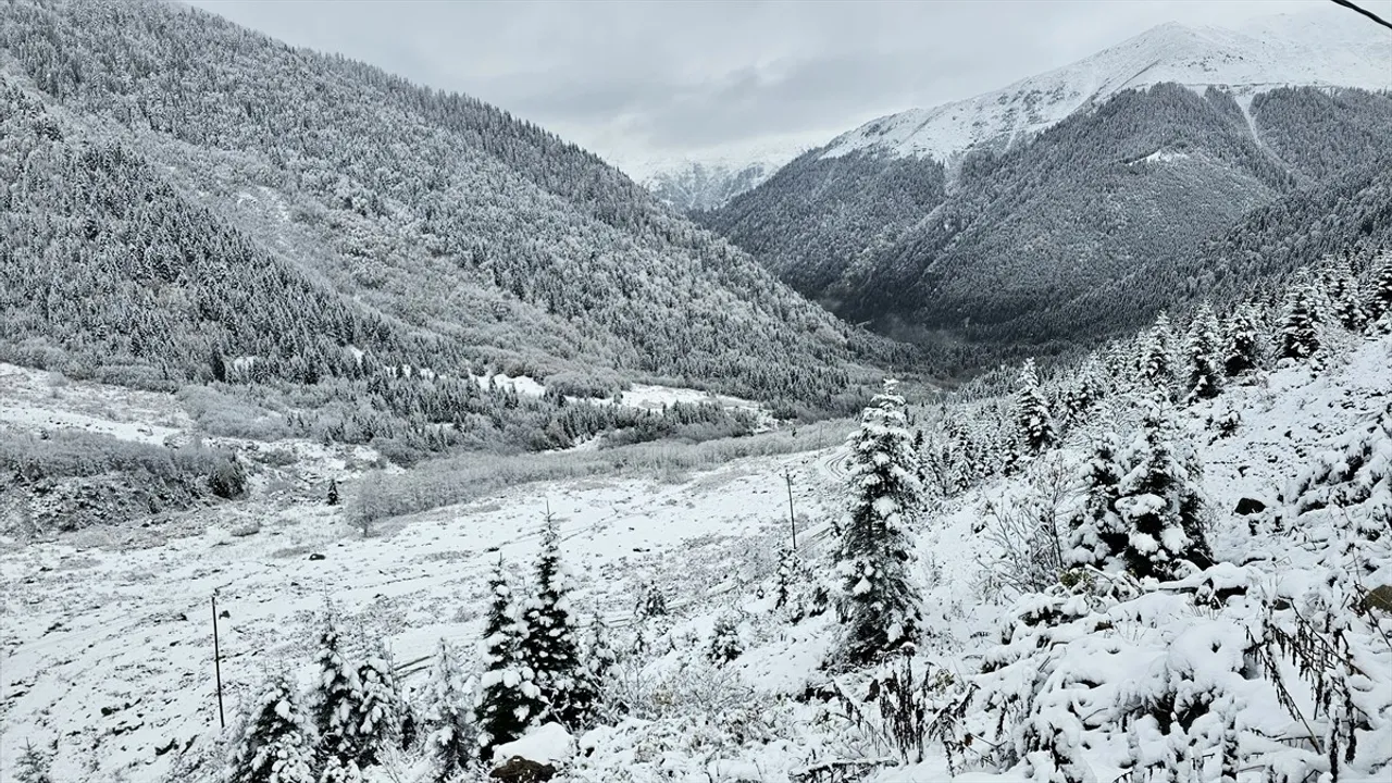 Rize'de Yaylacıların Dönüş Yolculuğu Devam Ediyor