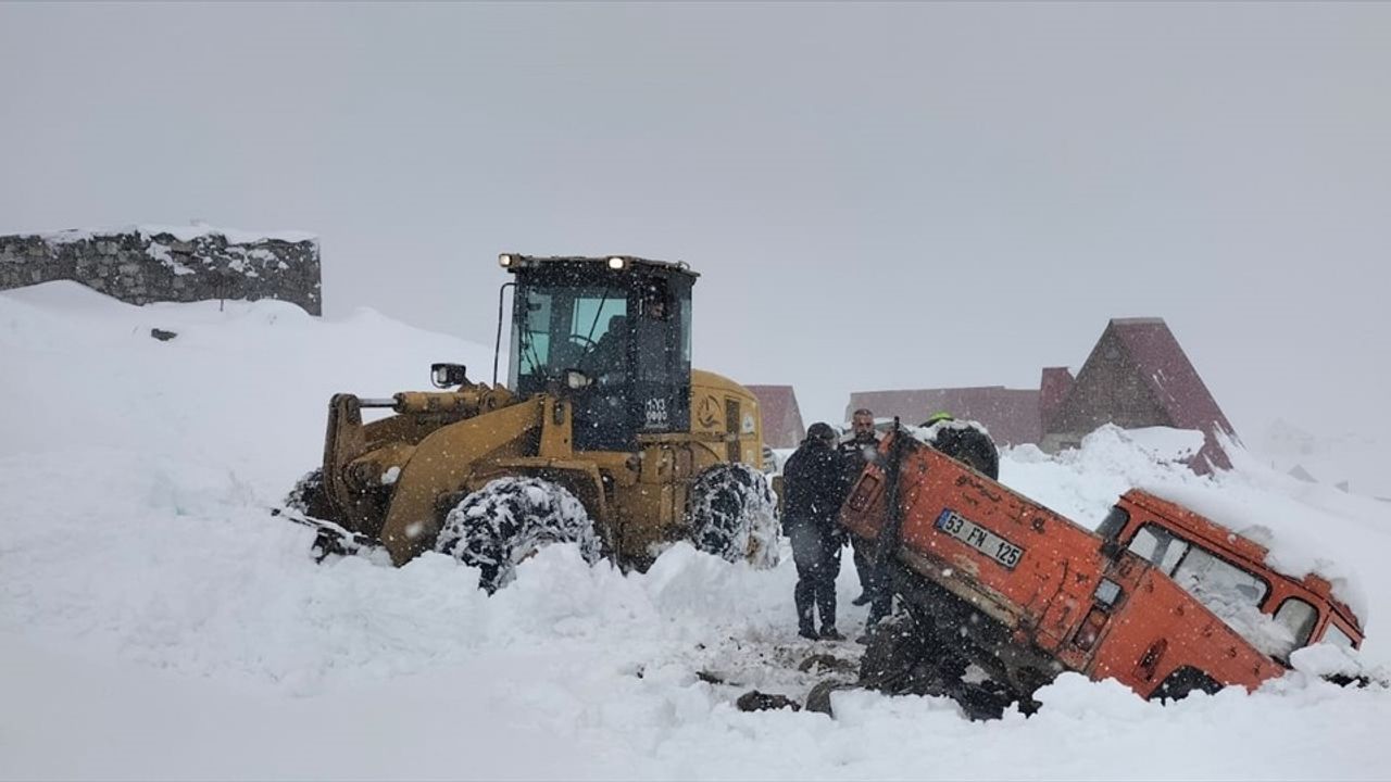 Rize'deki Kar Mağdurlarına Kurtarma Operasyonu