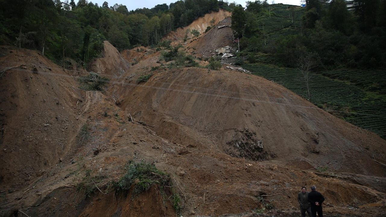 Rize Milletvekili Avcı, Heyelan Bölgesinde İncelemelerde Bulundu