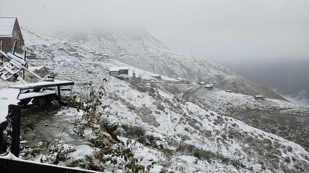 Rize ve Bayburt'un Yüksek Kesimlerinde Kar Yağışı Başladı