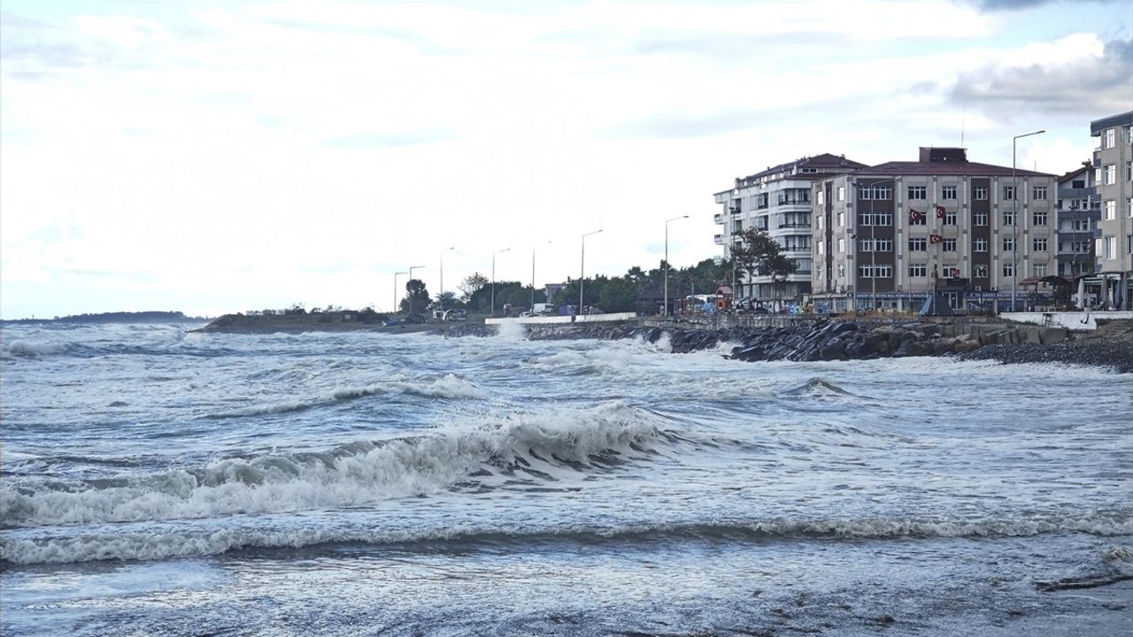 Samsun'da Şiddetli Rüzgar ve Oluşan Dev Dalgalar