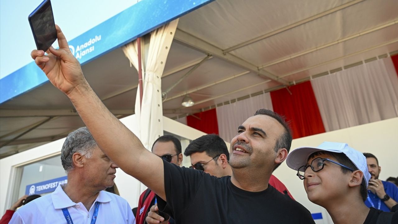 Sanayi ve Teknoloji Bakanı Kacır'dan Anadolu Ajansı Ziyareti