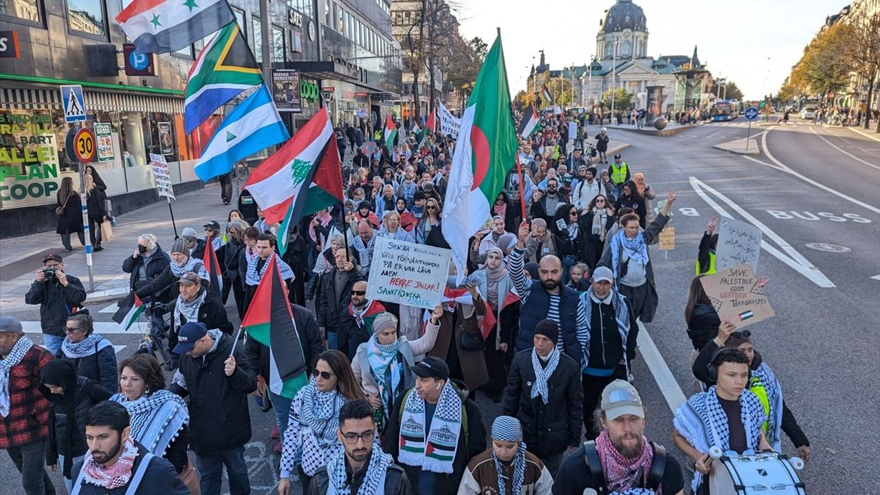 Stockholm'de İsrail'in Gazze ve Lübnan Saldırılarına Protesto