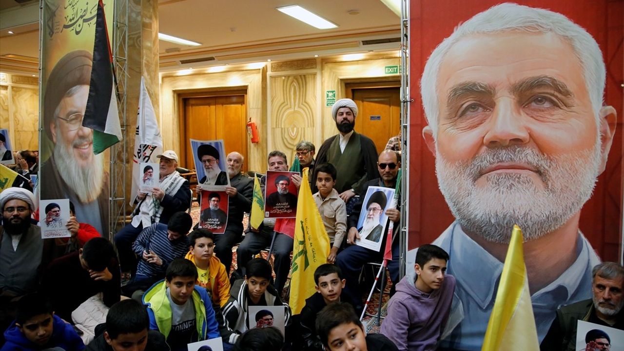 Tahran'da Hizbullah Lideri İçin Anma Töreni Düzenlendi