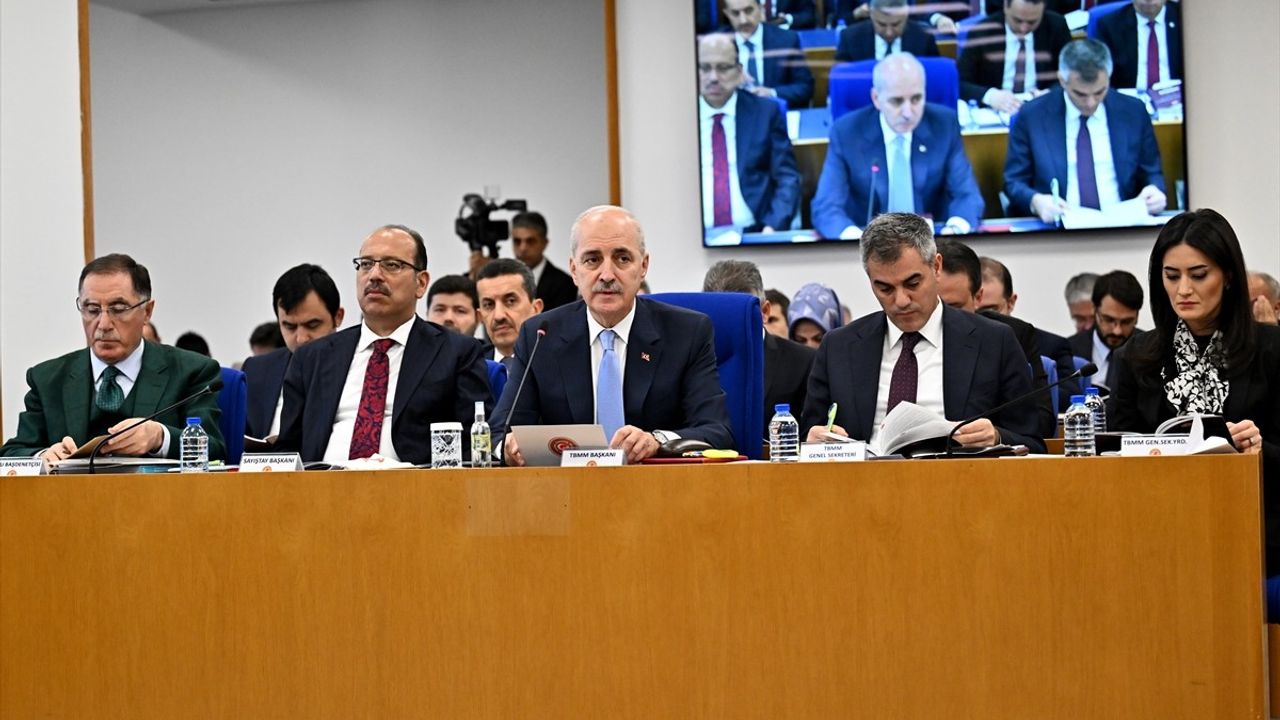 TBMM Başkanı Numan Kurtulmuş'un 2025 Yılı Bütçesi Sunumu ve Anayasa Tartışmaları