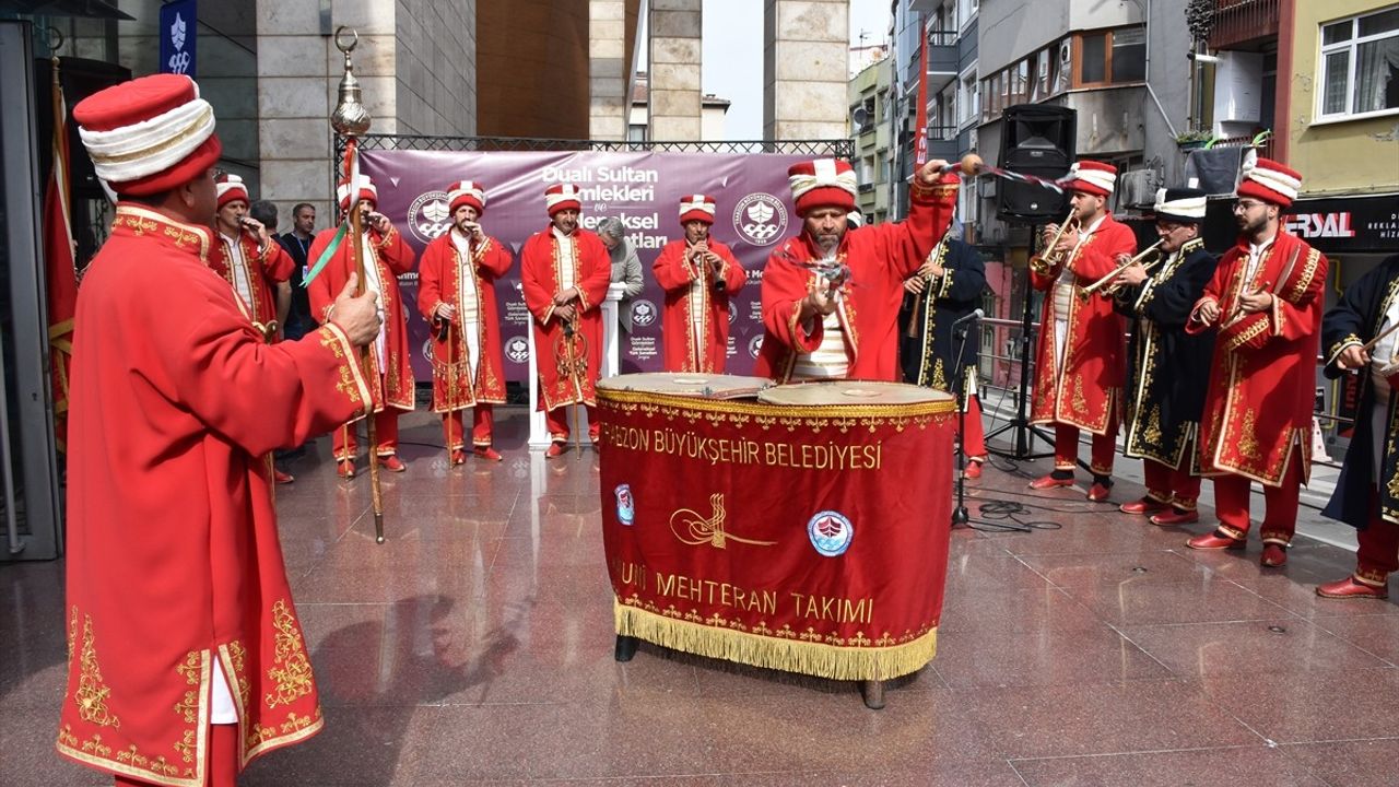 Trabzon'da Dualı Sultan Gömlekleri Sergisi Açıldı