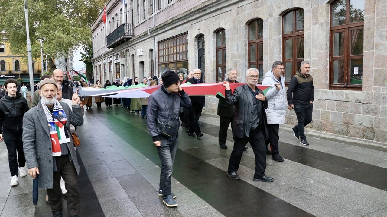 Trabzon'da Filistin İçin Destek Yürüyüşü Gerçekleştirildi