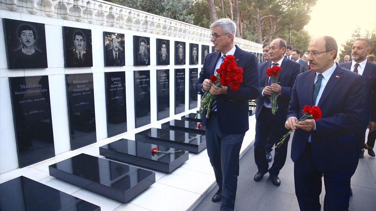 Türk Devletleri Teşkilatı Sağlık Bakanları Bakü'de Şehitlikleri Ziyaret Etti