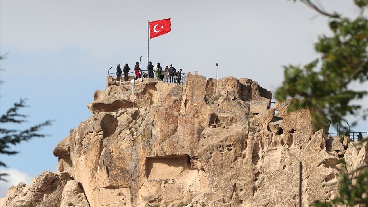 Uçhisar Kalesi'ni Ocak-Eylül Döneminde 211 Bin Turist Ziyaret Etti
