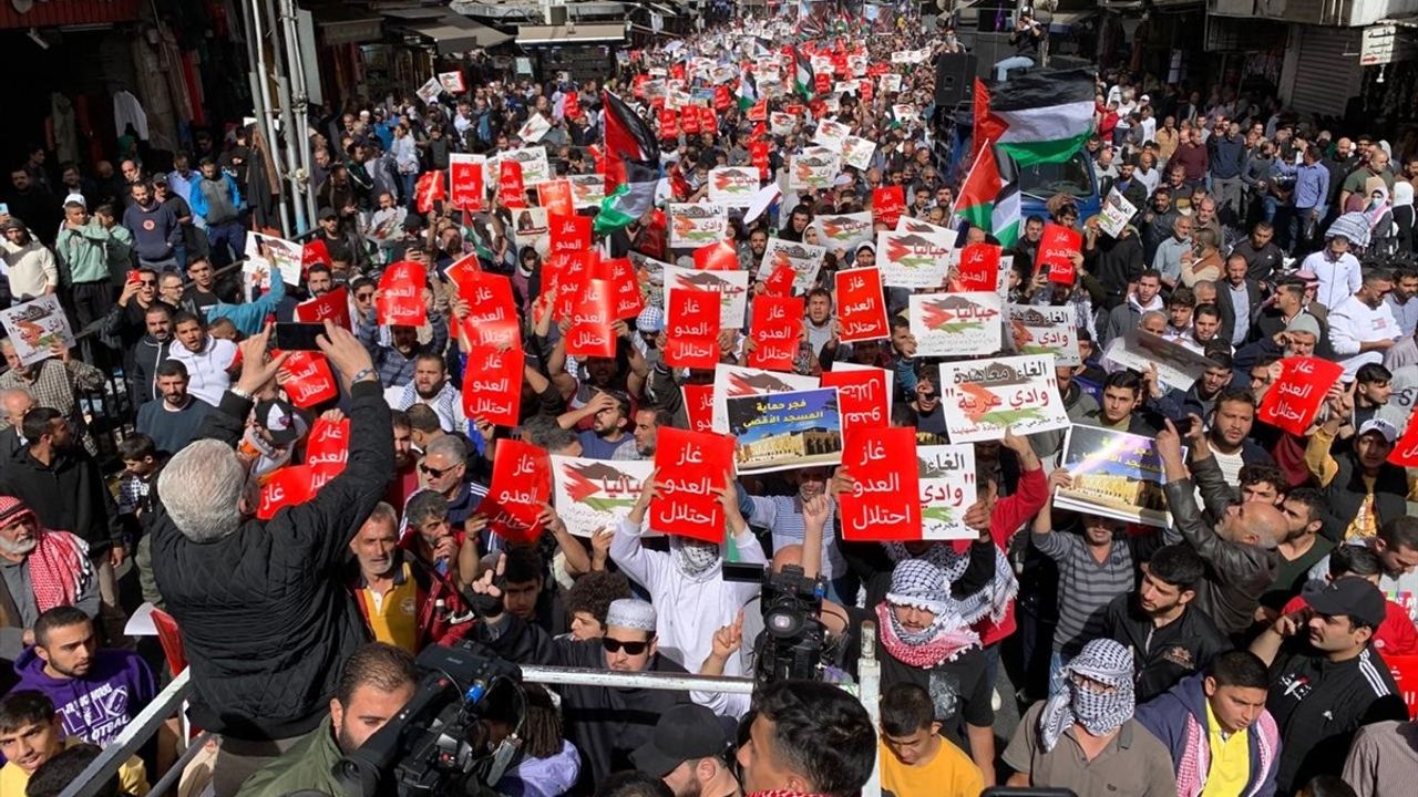 Ürdün'de Gazze Soykırımı Protestosu: Barış Anlaşmasına Tepki