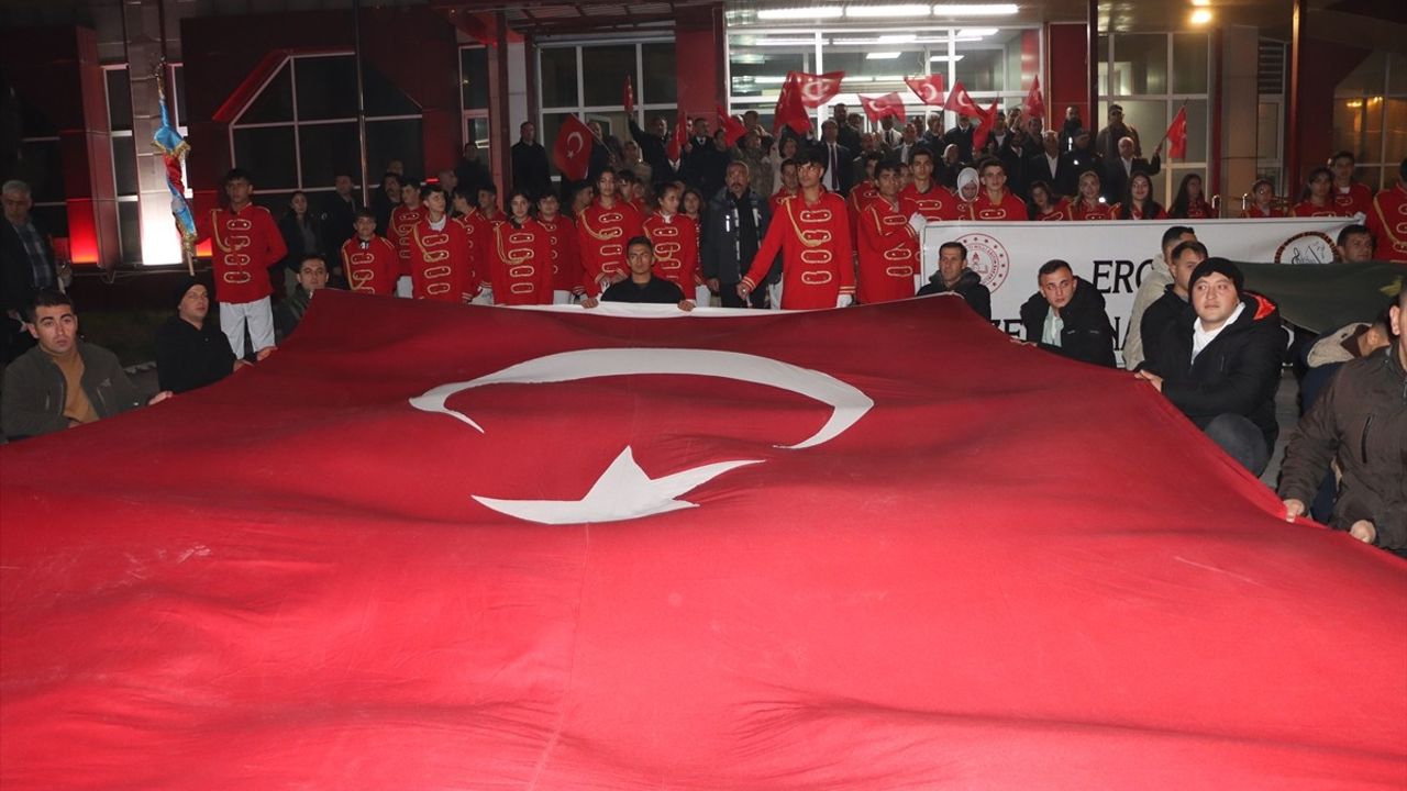 Van'da 29 Ekim Cumhuriyet Bayramı Coşkuyla Kutlandı