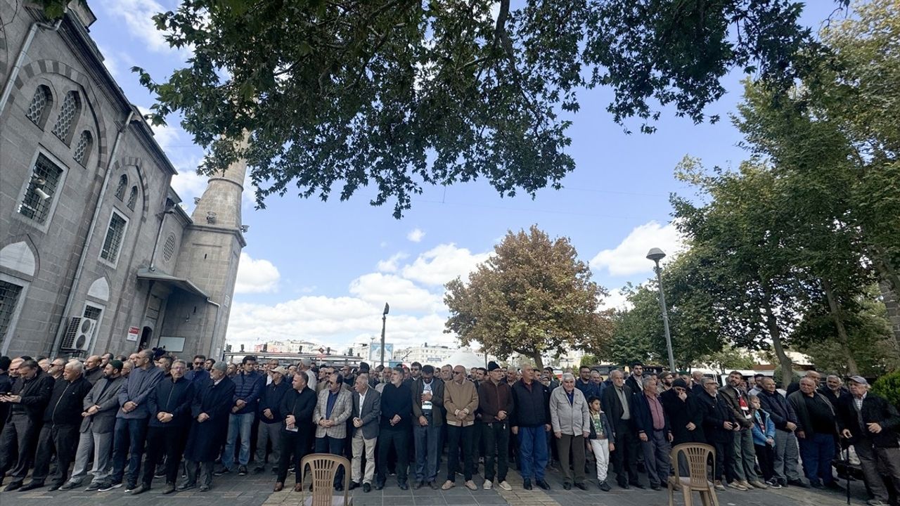 Yahya Sinvar İçin Kayseri'de Gıyabi Cenaze Töreni