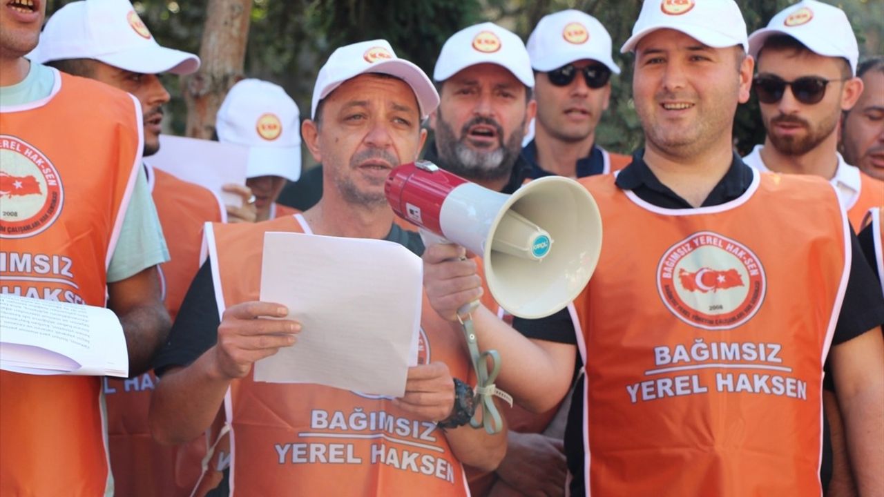 Yalova'da Memurlar Hakları İçin İş Bıraktı