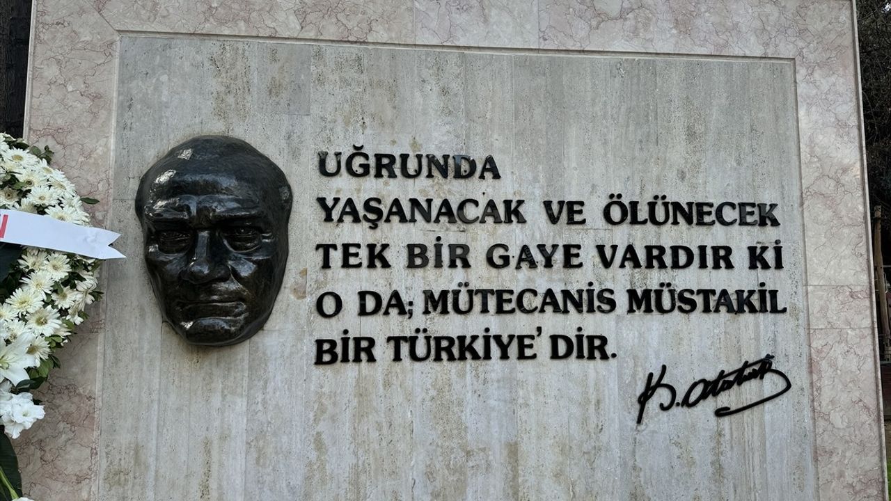 Yeniköy'de Atatürk Maskı ve Kaidesi Yenilendi