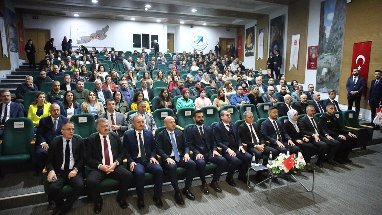 Adana'da Dezenformasyonla Mücadele Eğitimi Başladı