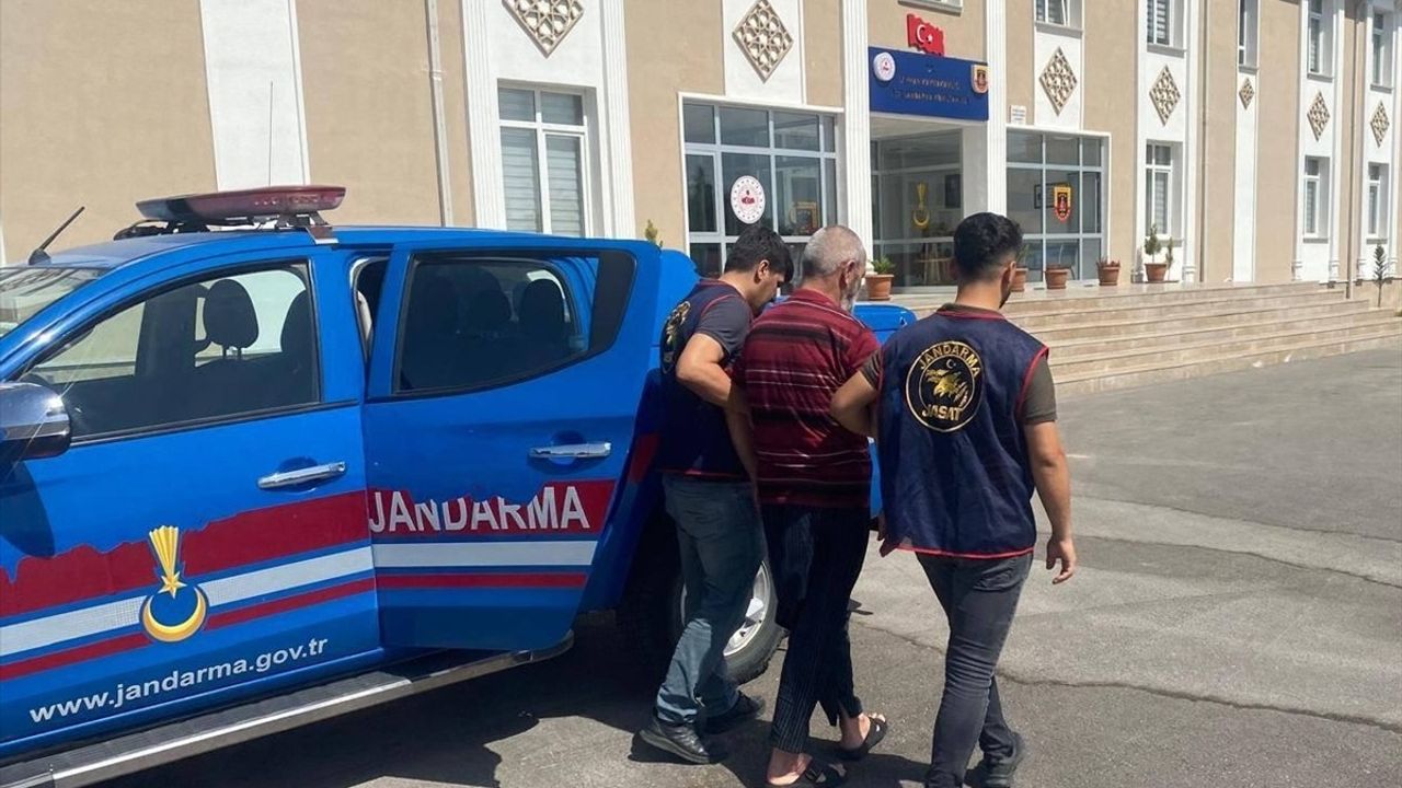 Adana'da Firari Hükümlüler Jandarma Operasyonu ile Yakalandı