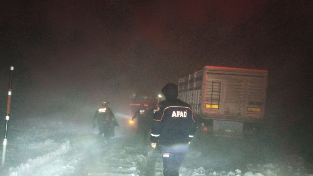 AFAD, Yoğun Kar Yağışında Mahsur Kalan Kanser Hastasını Kurtardı