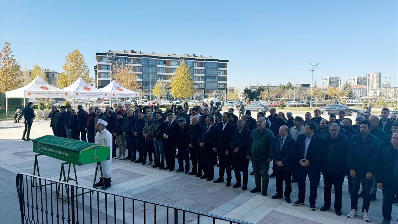 Ahmet Davutoğlu Afyonkarahisar'da Cenaze Törenine Katıldı