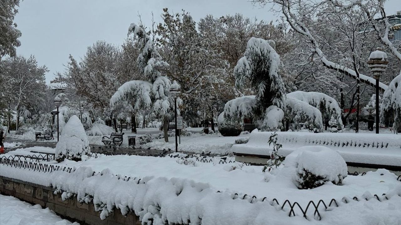 Aksaray'da Kar Yağışı Hayatı Etkiledi