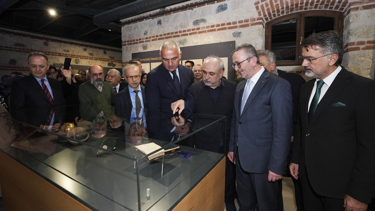 Ali Kuşçu ve Çevresi Sergisi İstanbul'da Açıldı