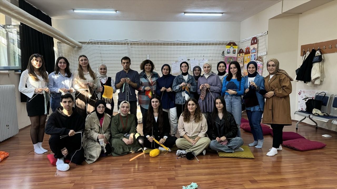Anaokulu Öğrencilerinin Bereleri ve Üniversite Öğrencilerinin Örgü Projesi