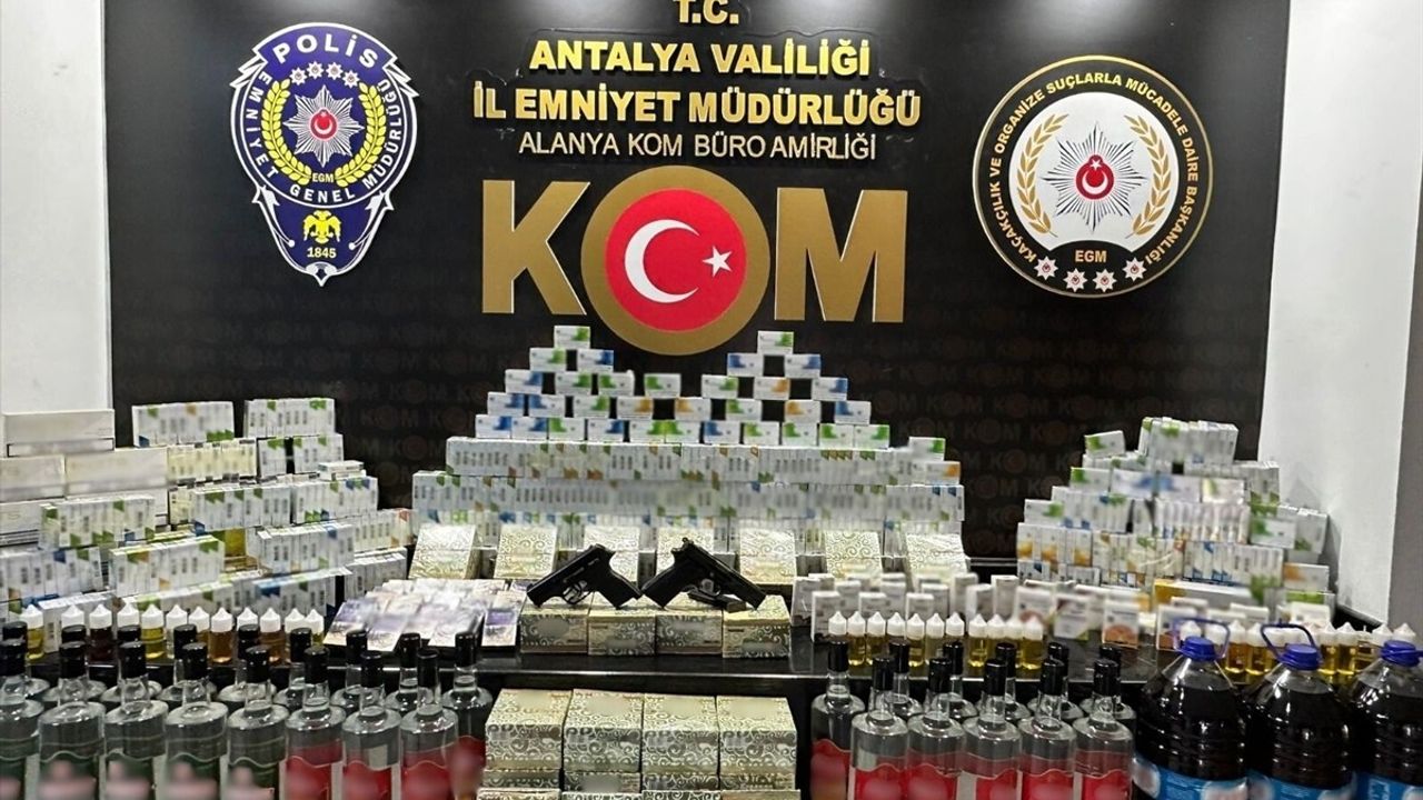 Antalya'da Kaçakçılık Operasyonu: 11 Gözaltı ve Büyük Miktarda Kaçak Malzeme Ele Geçirildi