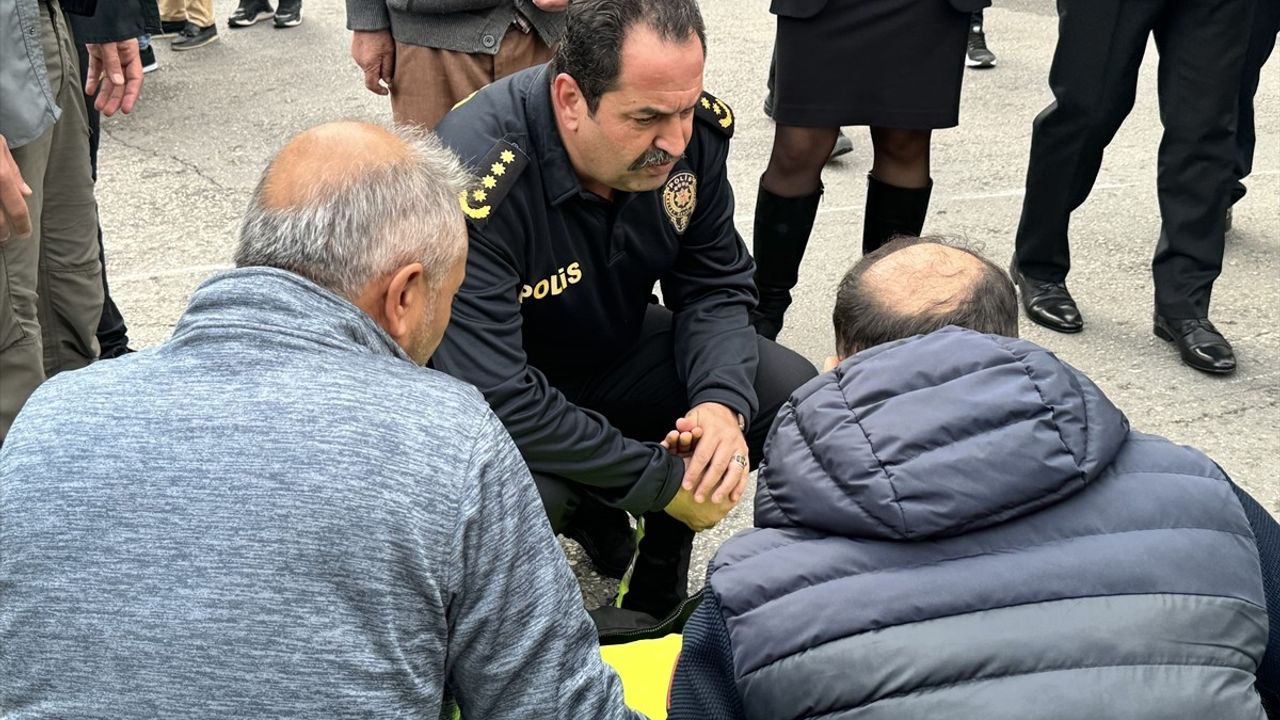 Antalya Emniyet Müdürü, Kazada Yaralanan Polisi Yalnız Bırakmadı