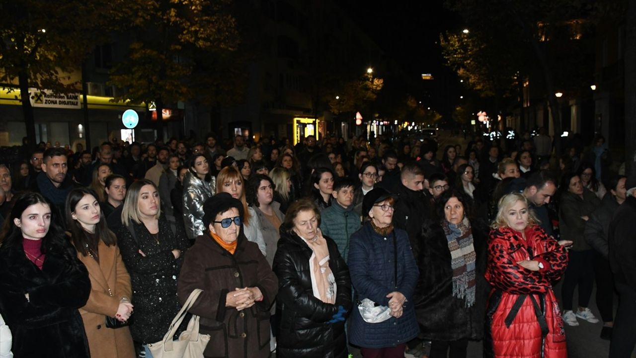 Arnavutluk'ta Akran Şiddetine Karşı Protesto Düzenlendi