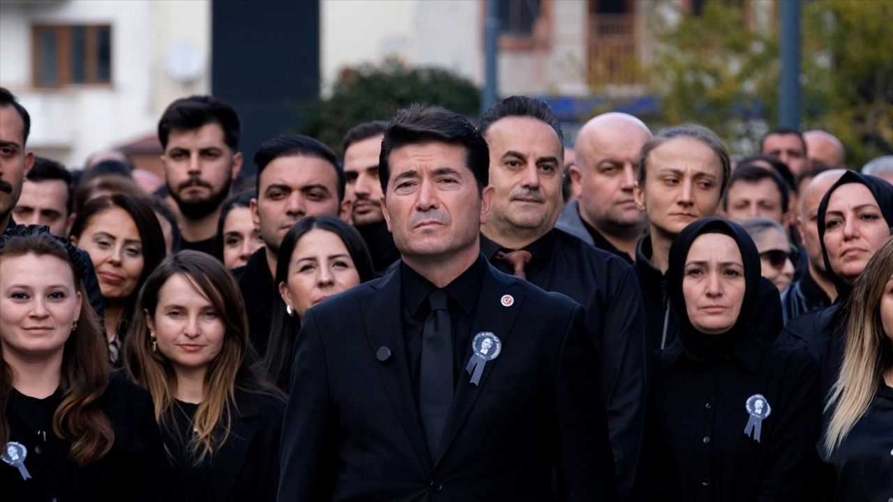Atatürk'e Saygı: Trabzon'da Sonsuzluk Koreografisi