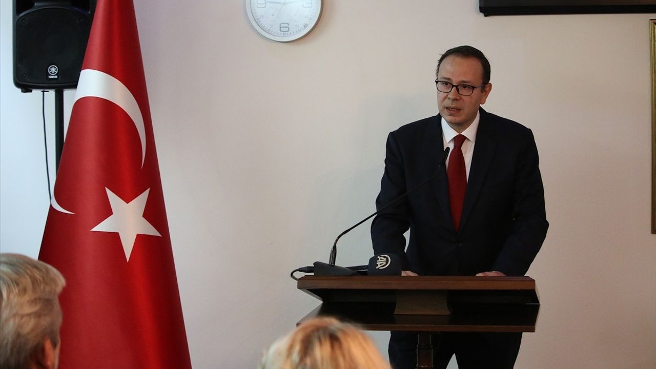 Atatürk'ü Anma Törenleri Avrupa'da Yapıldı