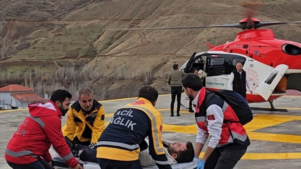 Bahçesaray'da Rahatsızlanan Hasta Ambulans Helikopterle Van'a Sevk Edildi