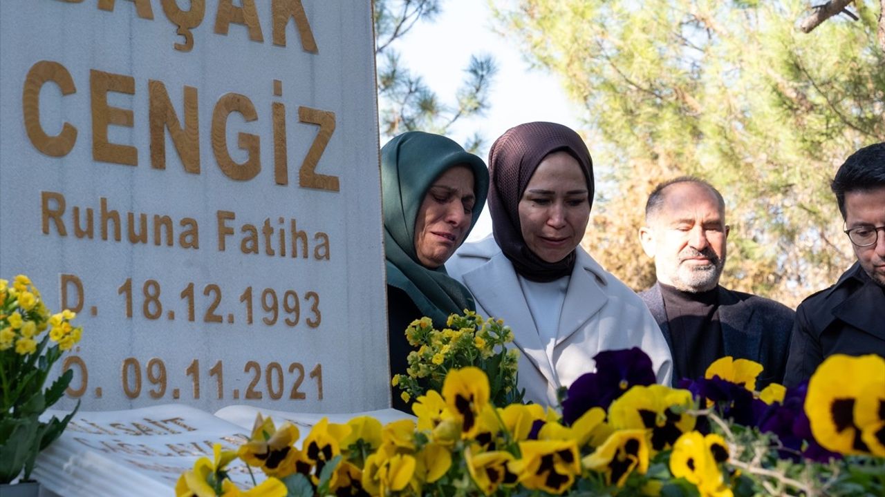 Başak Cengiz'in Kabrine Anlamlı Ziyaret