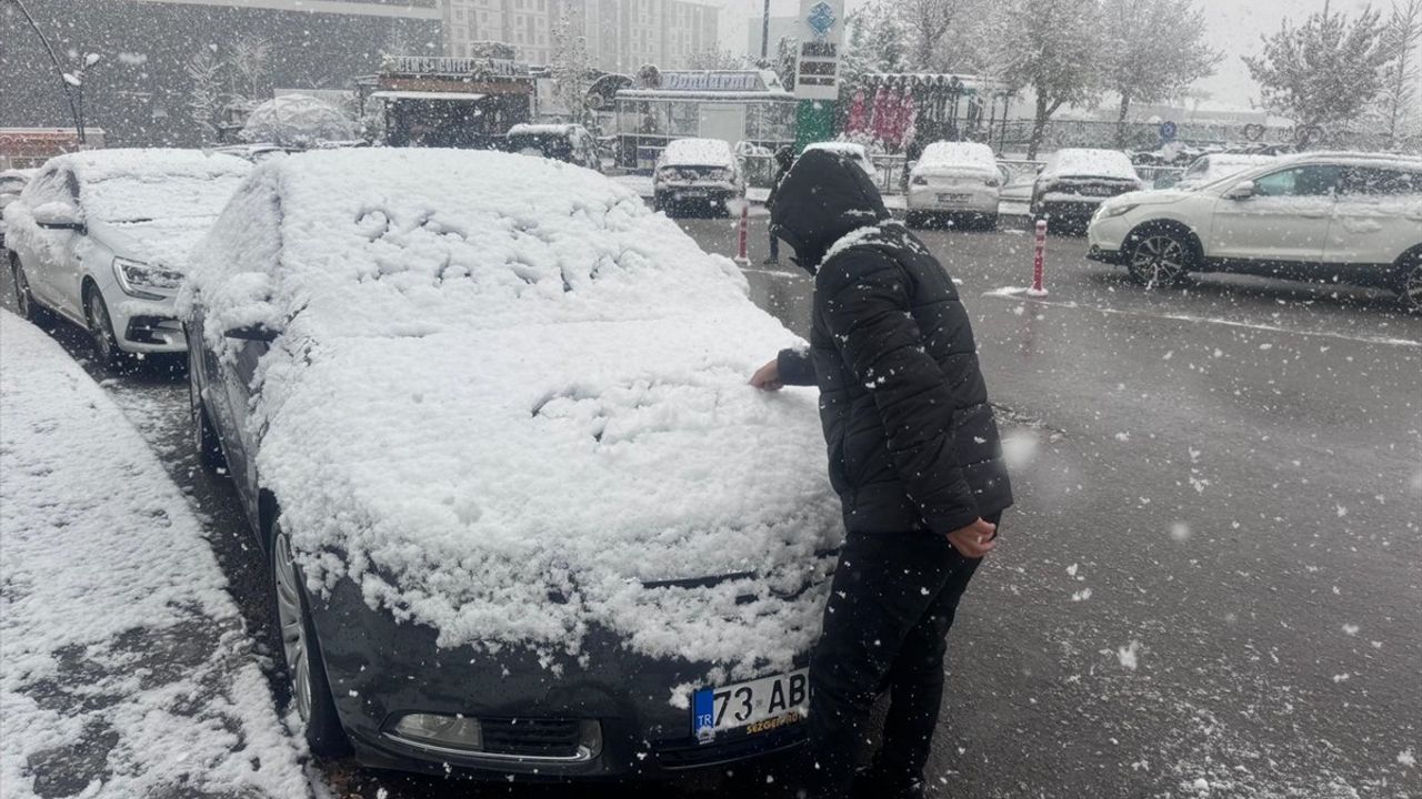 Bingöl ve Şırnak'ta Kar Yağışı Ulaşımı Olumsuz Etkiledi