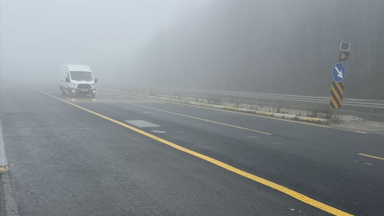 Bolu Dağı'nda Sis Ulaşımı Zorluyor
