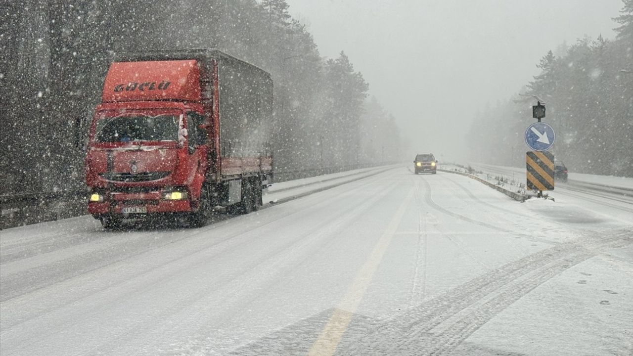 Bolu Dağı ve Çevresinde Kar Yağışı Etkili Oldu