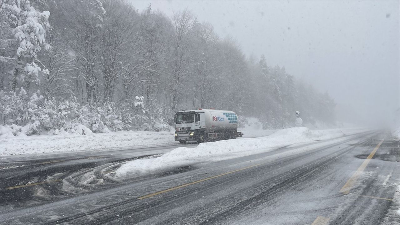 Bolu ve Düzce'de Kış Koşulları Etkili Olmaya Devam Ediyor