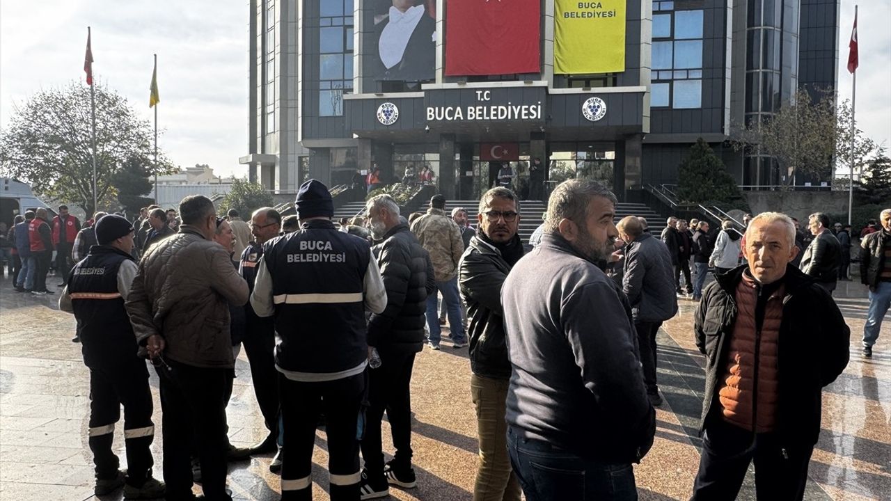 Buca Belediyesi'nde İşçiler Grevde