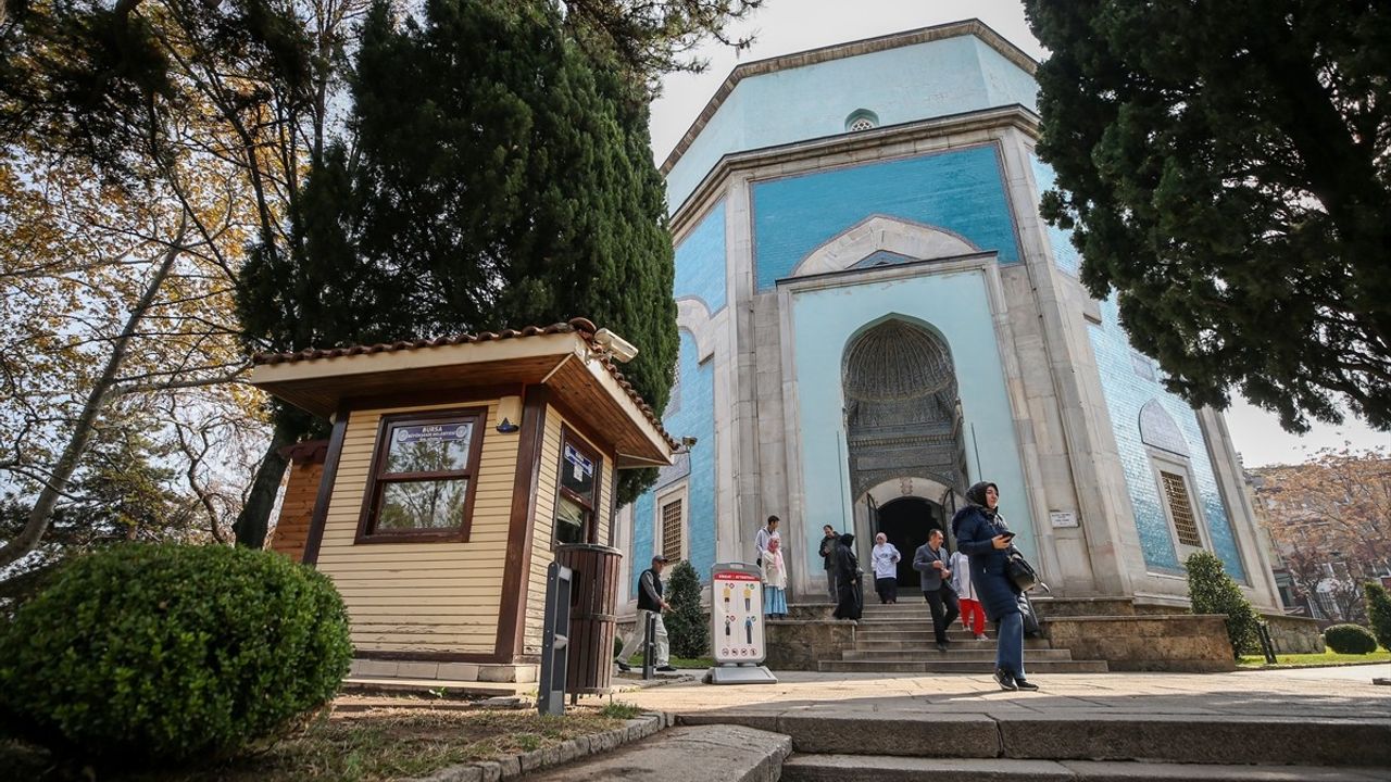 Bursa'da Tarihi Camilerdeki Güvenlik Hizmeti Tartışmaları