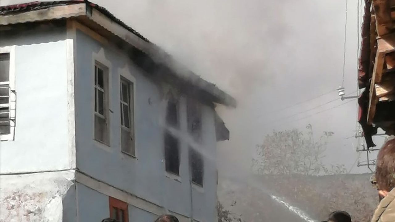 Çankırı'da Çıkan Yangın Bir Evi Kullanılamaz Hale Getirdi