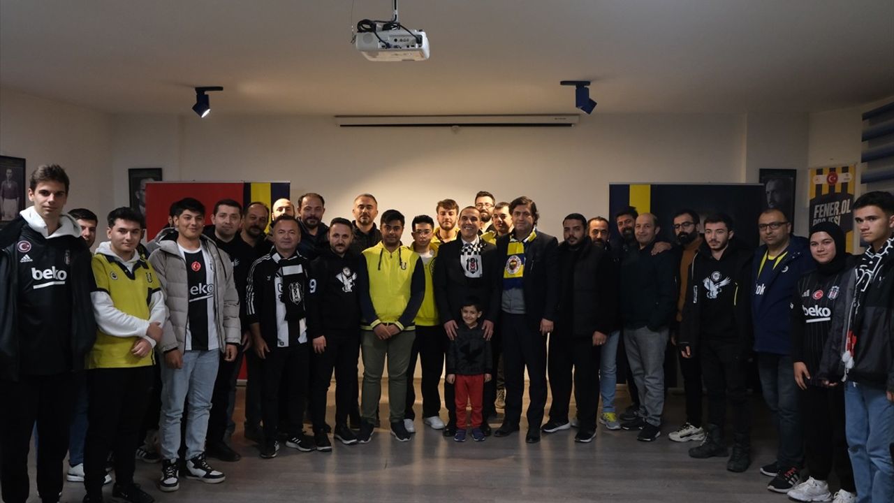 Çankırı'da Fenerbahçe ve Beşiktaşlı Taraftarlar Maçta Buluştu