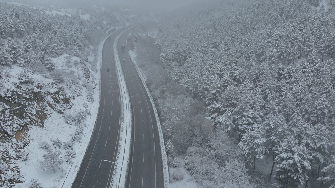 Çorum'da Kar Yağışı Ulaşımı Etkiliyor