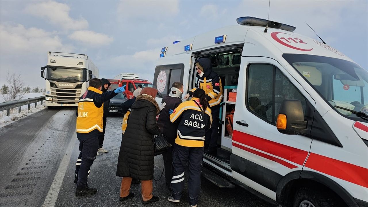 Çorum'da Zincirleme Trafik Kazası: 10 Yaralı