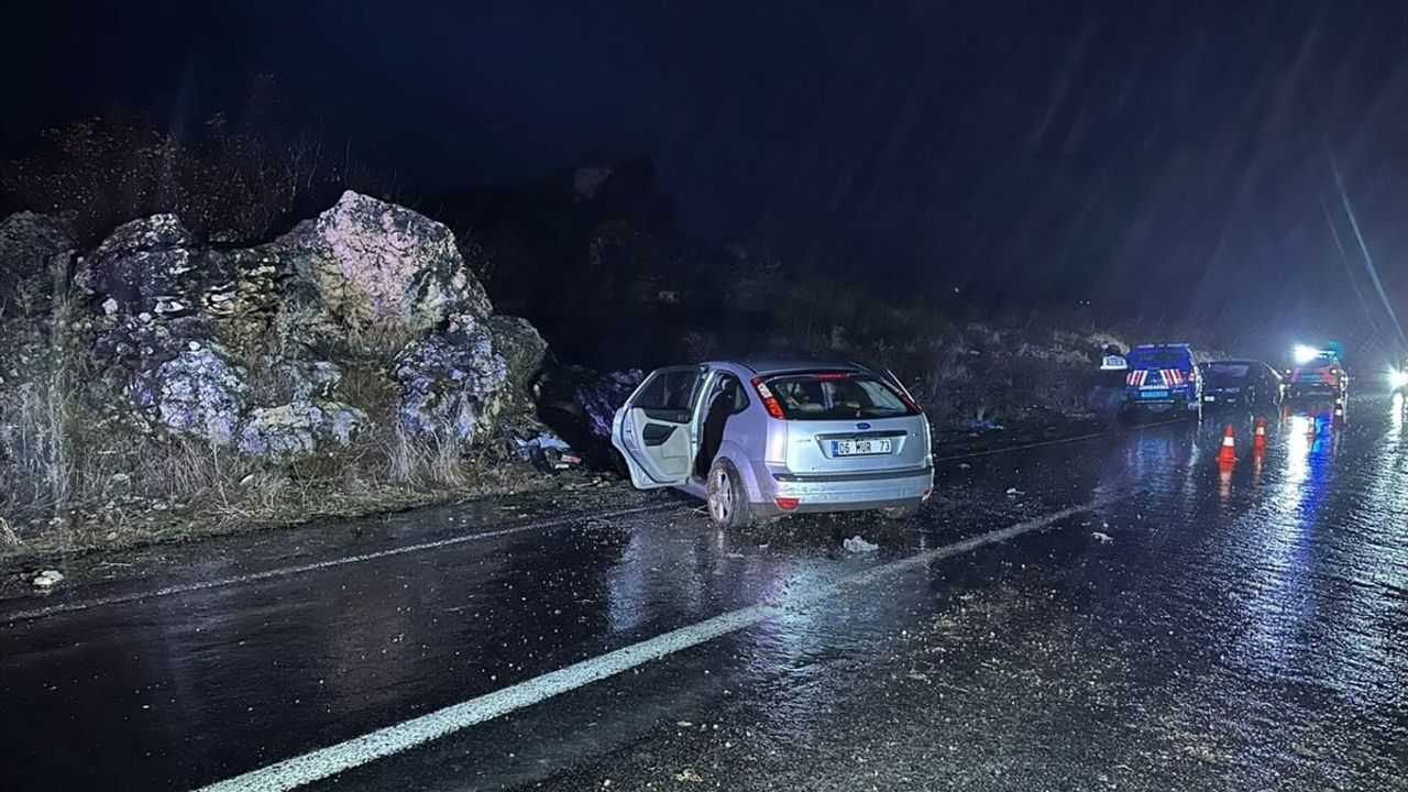 Diyarbakır'da Feci Trafik Kazası: 3 Ölü, 2 Yaralı