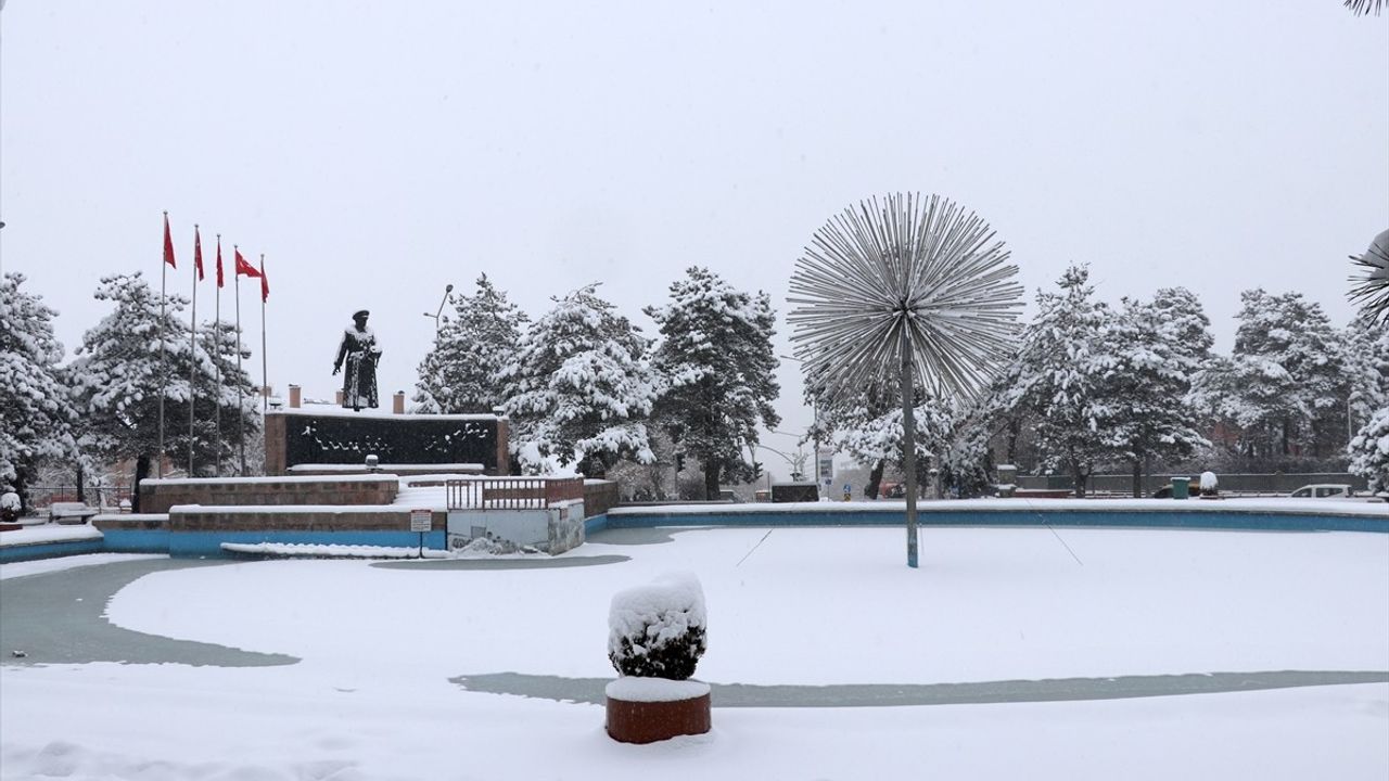 Doğu Anadolu'da Kar Yağışı Devam Ediyor