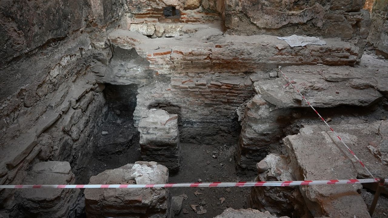 Edirne'de Gazi Mihal Hamamı'nın Restorasyon Çalışmaları Sürüyor