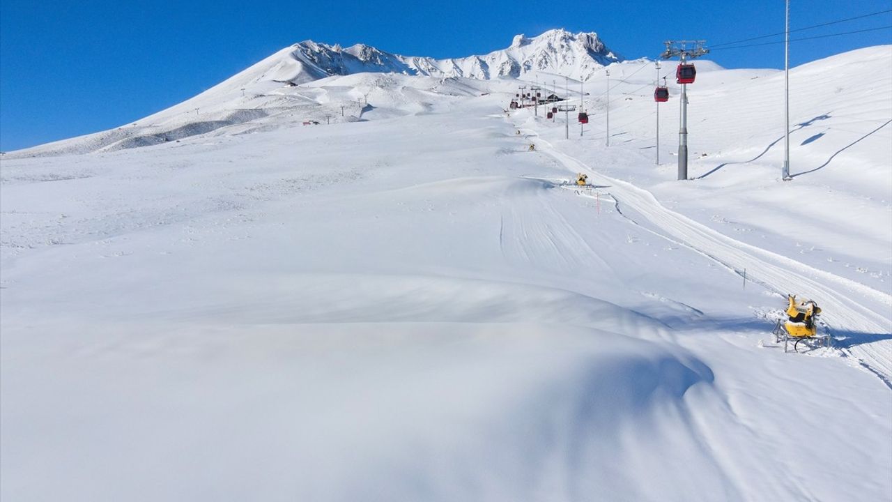 Erciyes Kayak Merkezi'nde Kar Yağışı Sonrası Büyüleyici Manzaralar