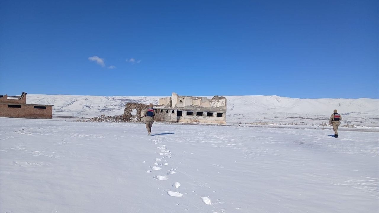 Erzurum'da 12 Düzensiz Göçmen Yakalandı